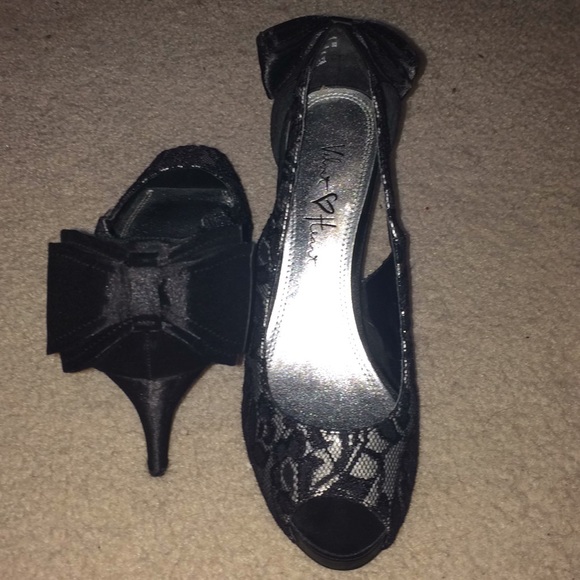Velvet Heart Shoes - ‼️ONE DAY SALE‼️ lace heels with bow